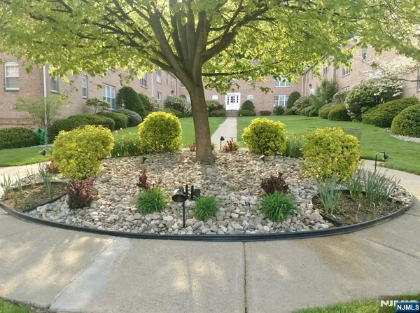 $3,125 | 522 North Maple Avenue, Unit A 19, Ridgewood, NJ 07450