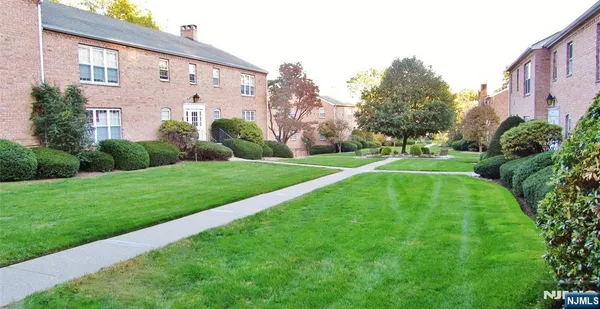 $3,125 | 522 North Maple Avenue, Unit A 19, Ridgewood, NJ 07450