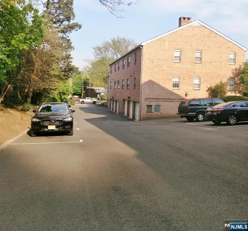 $3,125 | 522 North Maple Avenue, Unit A 19, Ridgewood, NJ 07450