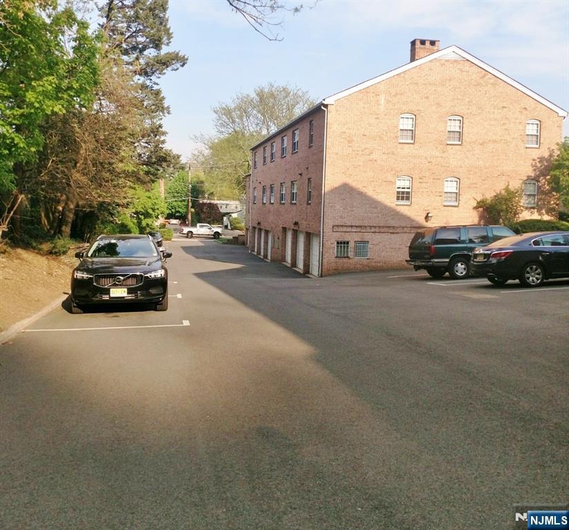 522 North Maple Avenue, Unit A 19 Ridgewood, NJ 07450 - Photo 3 of 16