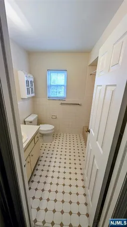 $3,125 | 522 North Maple Avenue, Unit A 19, Ridgewood, NJ 07450