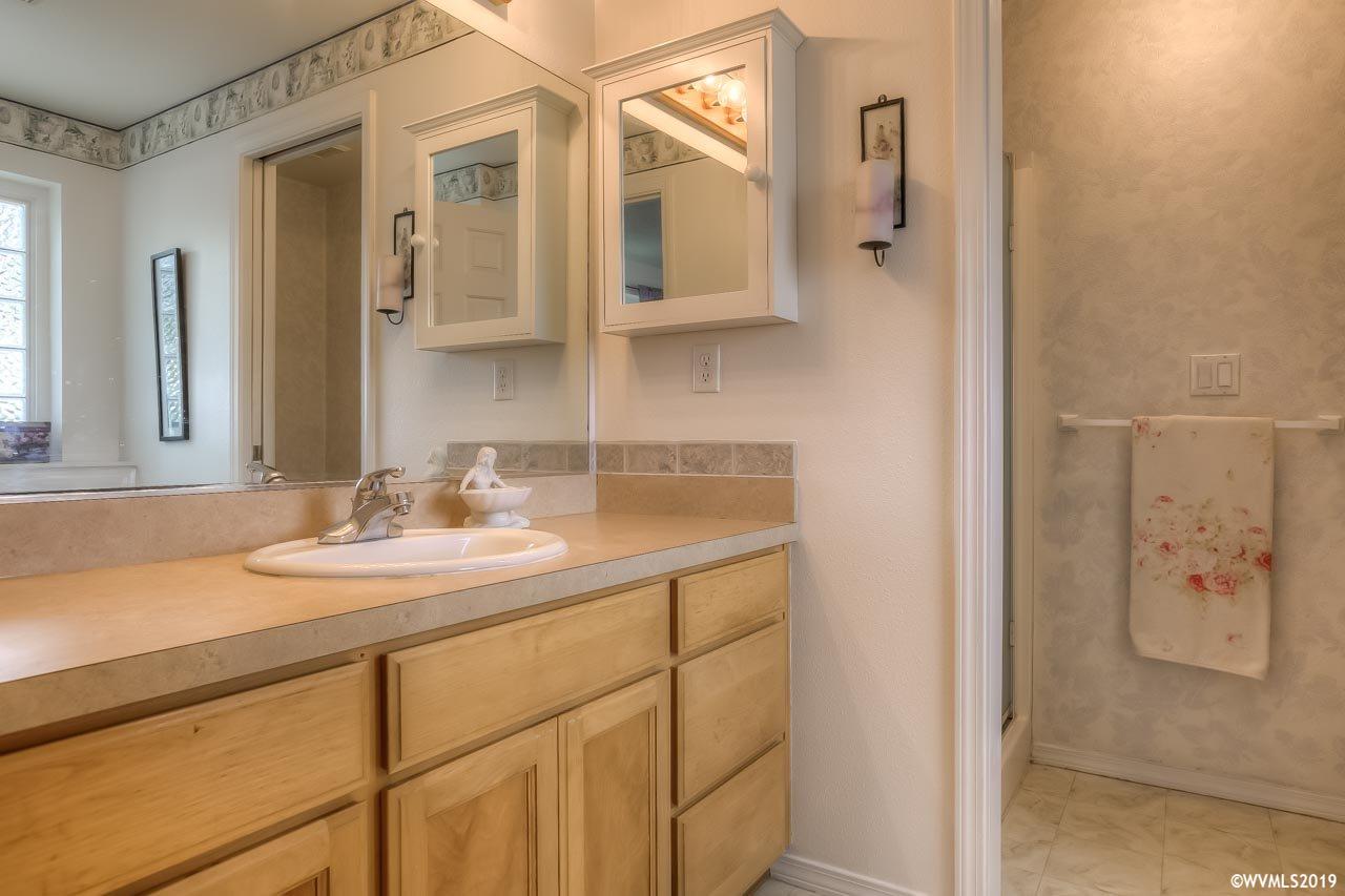 1621 Southwest Filbert Lane Dallas, OR 97338 - Photo 18 of 34 Gallery Image 18
