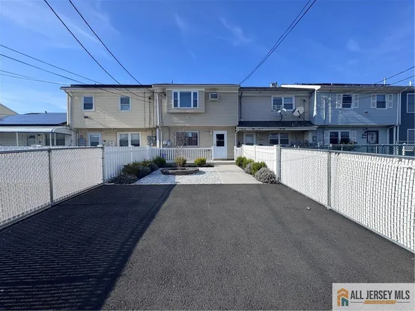 $2,700 | 33 Mercer Street, Carteret, NJ 07008