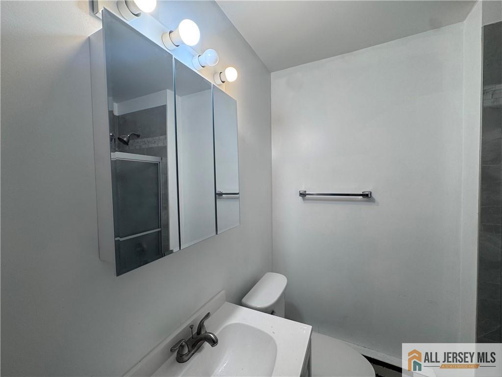 33 Mercer Street Carteret, NJ 07008 - Photo 26 of 30