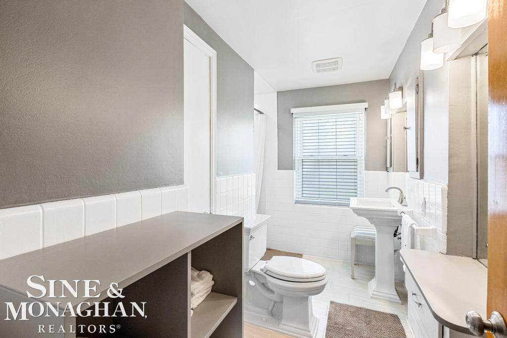 1075 Hawthorne Road Grosse Pointe, MI 48236 - Photo 23 of 39 50110770-22.JPG