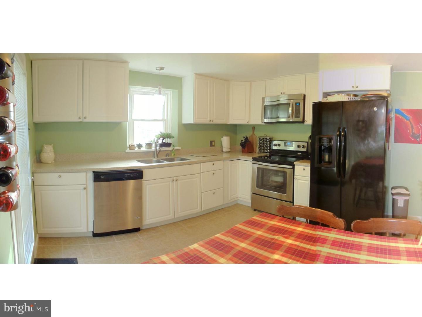 14 West Neversink Road Reading, PA 19606 - Photo 4 of 19 Gallery Image 4
