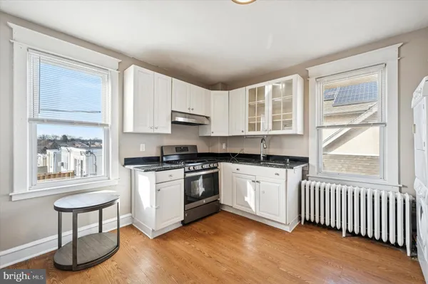 $2,150 | 272 Burmont Road, Unit 2, Drexel Hill, PA 19026