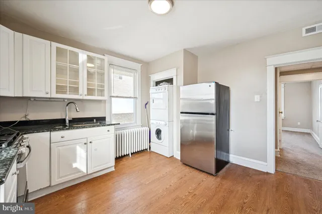 $2,300 | 272 Burmont Road, Unit 2, Drexel Hill, PA 19026