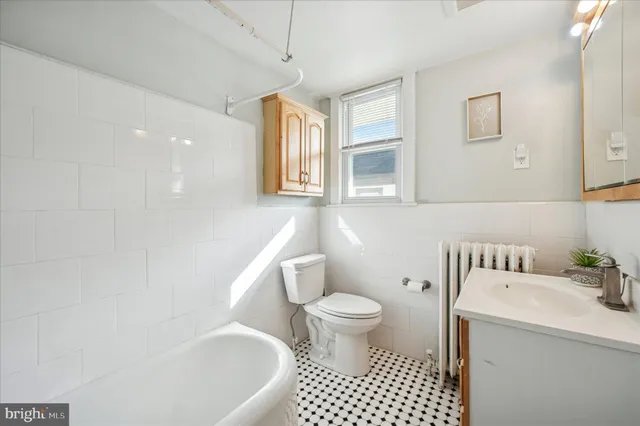 $2,300 | 272 Burmont Road, Unit 2, Drexel Hill, PA 19026