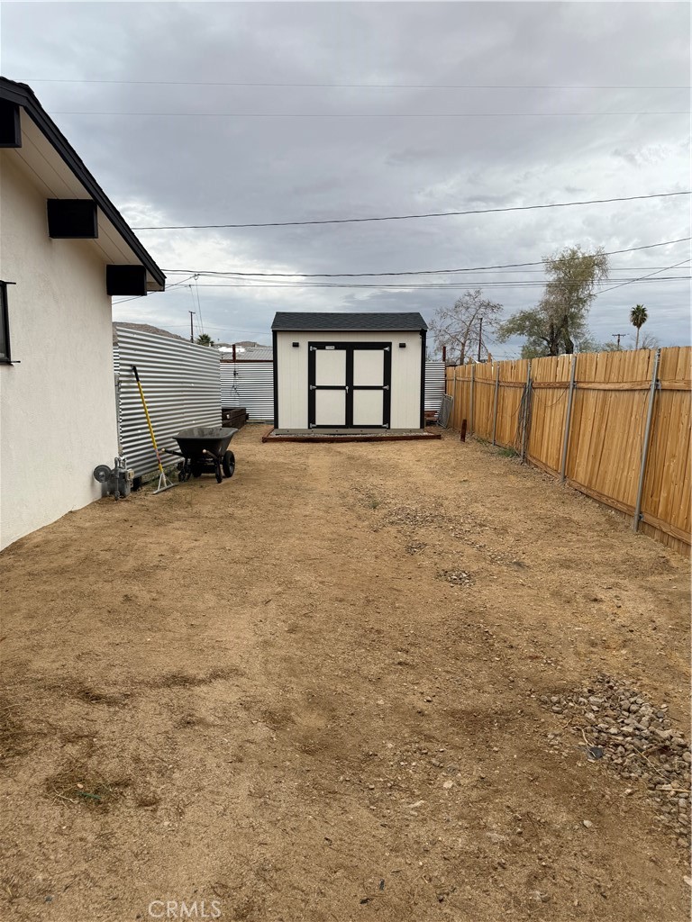 6922 Datura Avenue Twentynine Palms, CA 92277 - Photo 21 of 24 a big room with closet and a large window