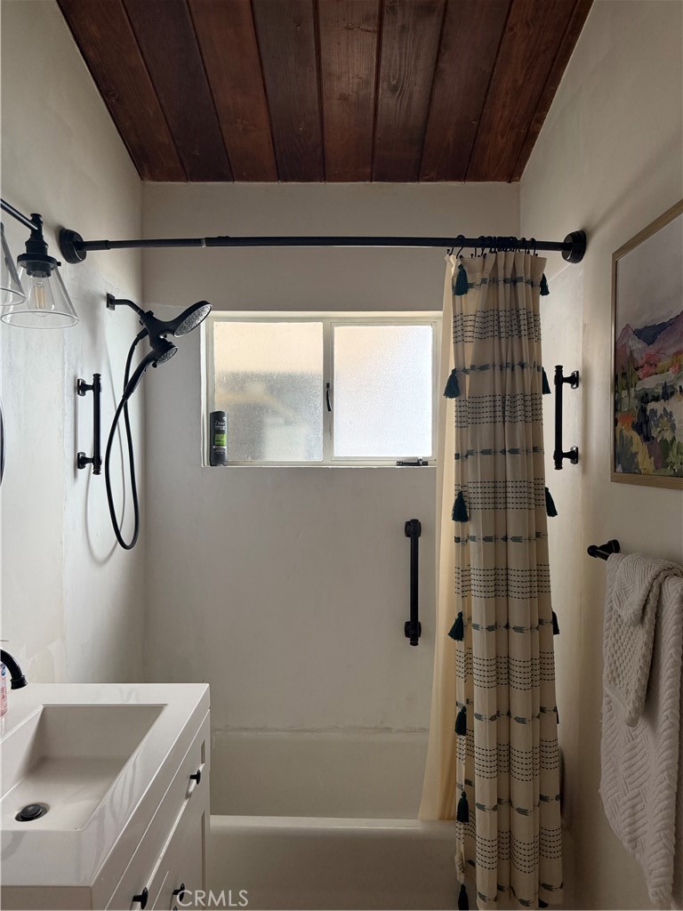 6922 Datura Avenue Twentynine Palms, CA 92277 - Photo 8 of 24 a bathroom with a sink and a shower