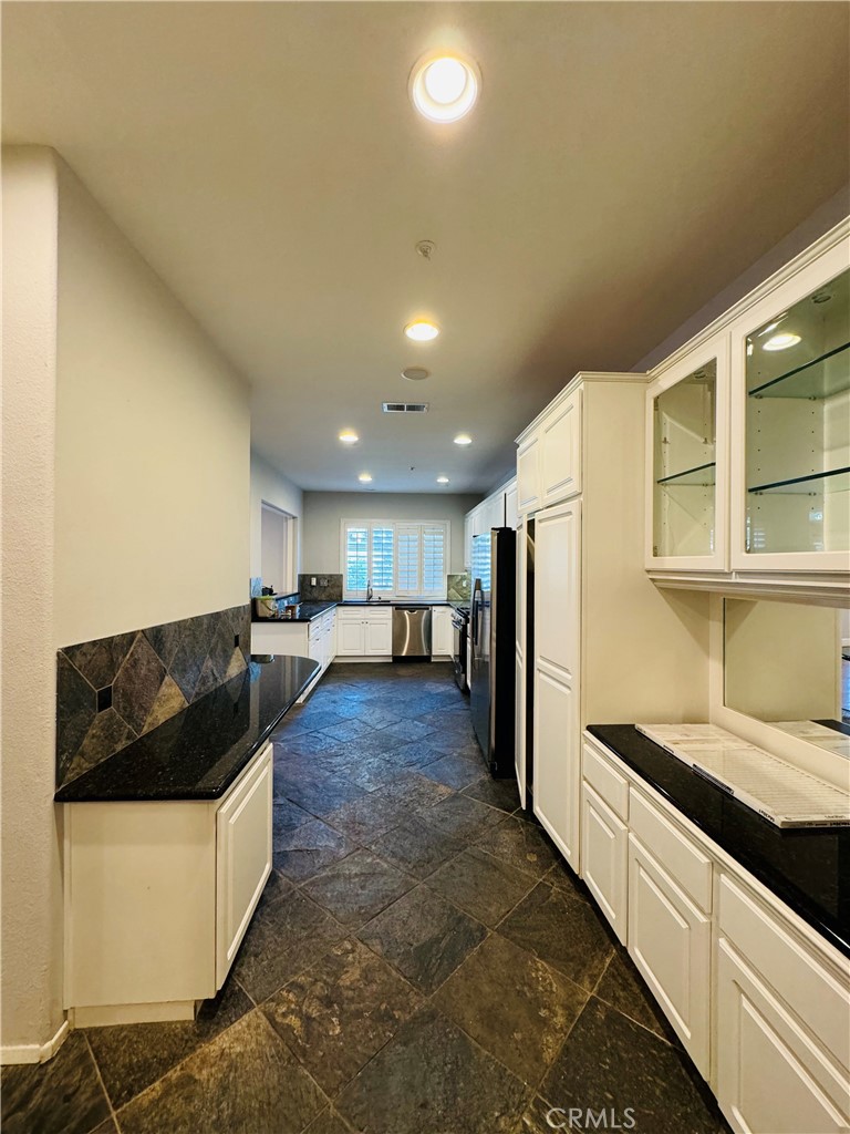 3 Bradford Irvine, CA 92602 - Photo 5 of 21 a large white kitchen with a large window