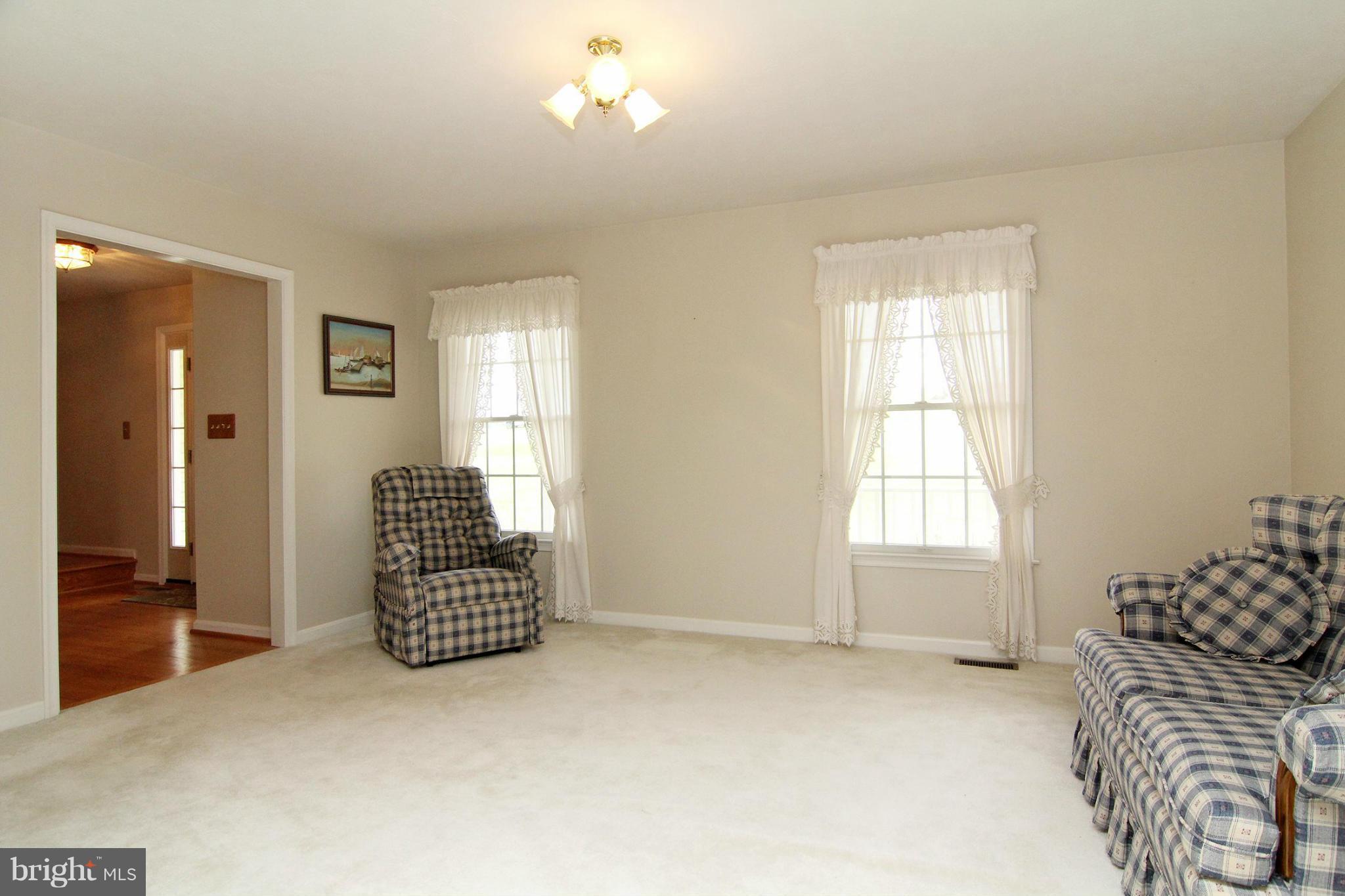4616 Skidmore Road Westminster, MD 21157 - Photo 12 of 27 Living Room