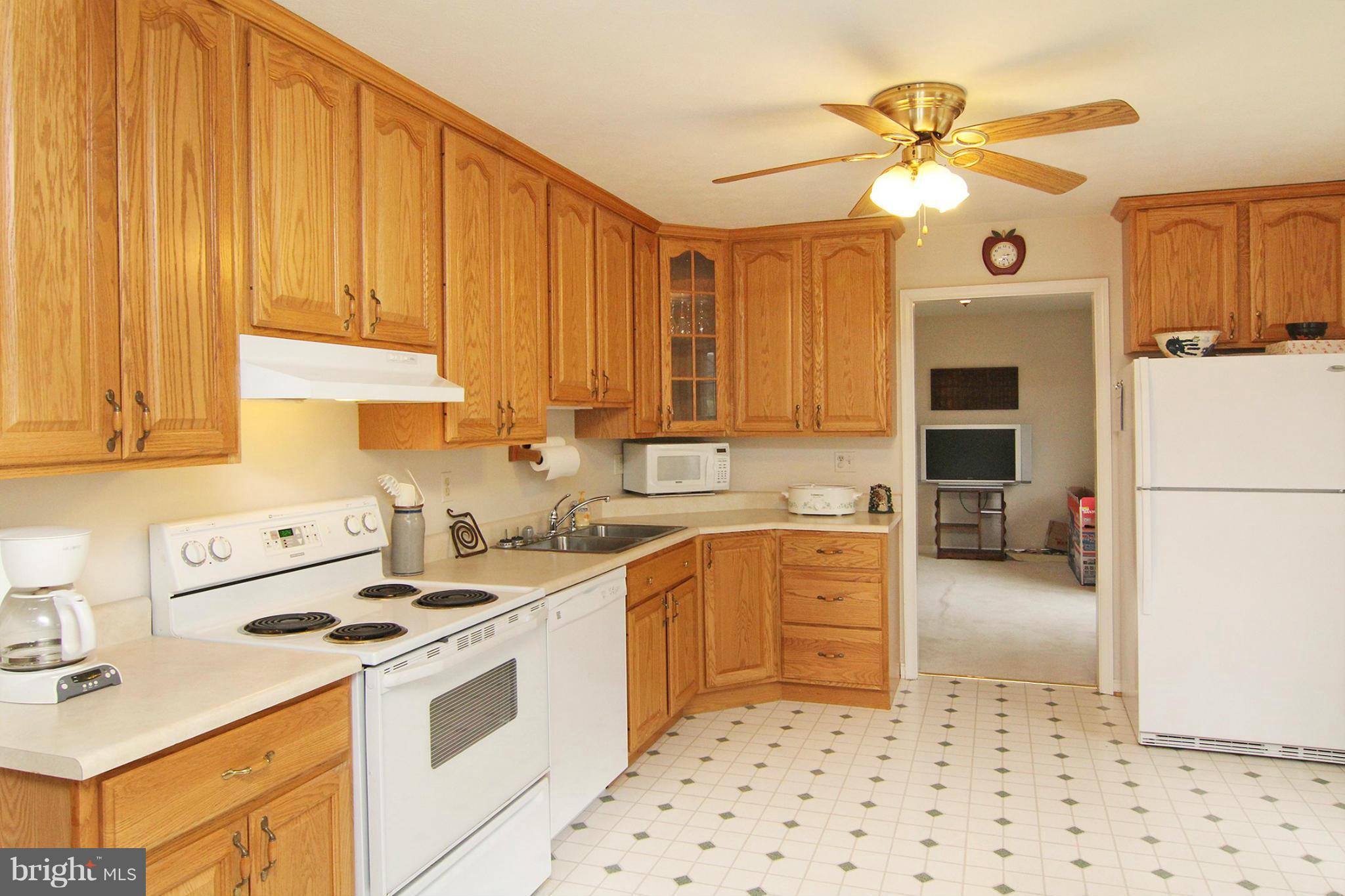 4616 Skidmore Road Westminster, MD 21157 - Photo 7 of 27 Kitchen