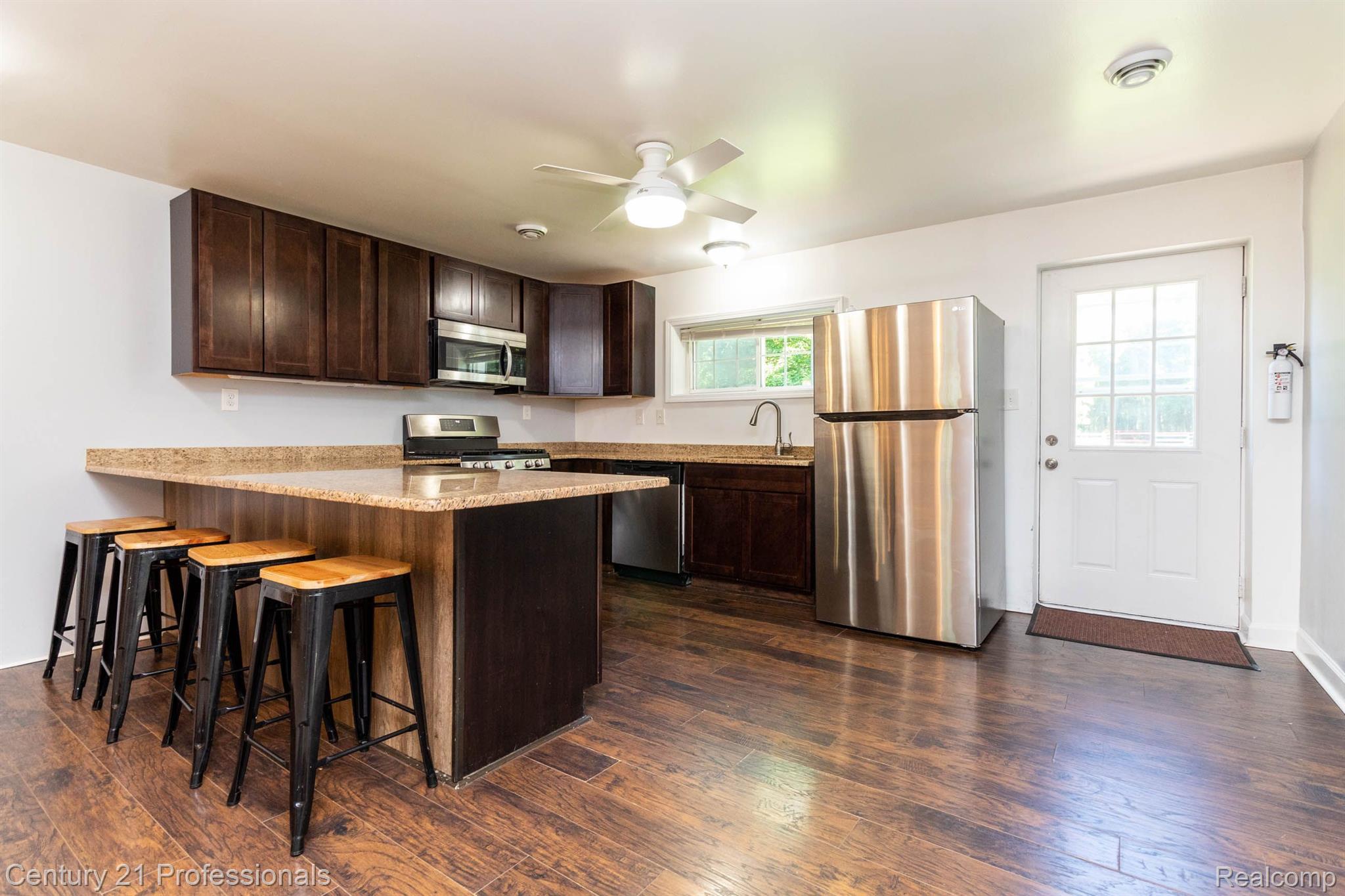 40840 Harris Road Belleville, MI 48111 - Photo 9 of 45 Gallery Image 9