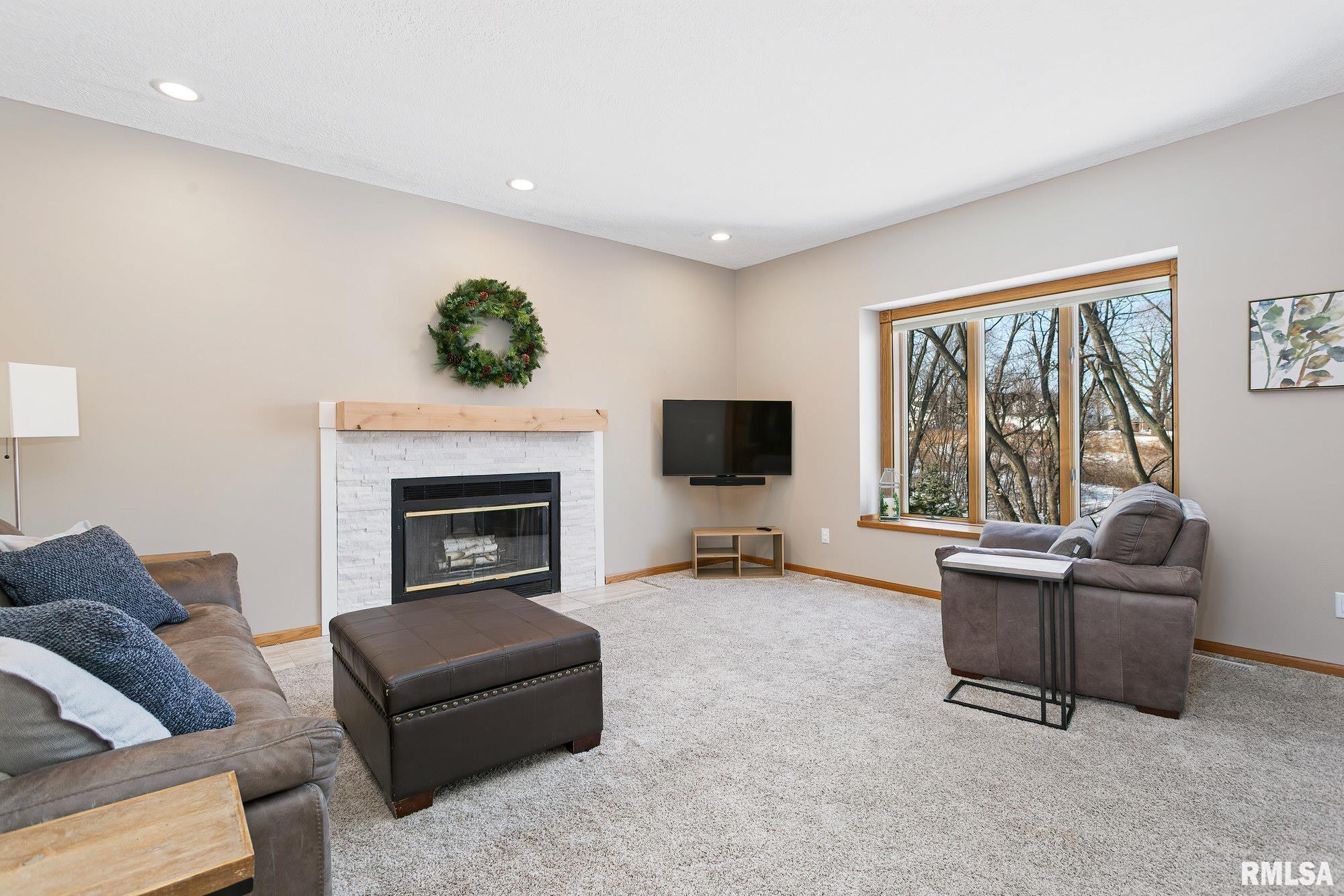 6022 Oakbrook Road Davenport, IA 52806 - Photo 11 of 42 Gallery Image 11