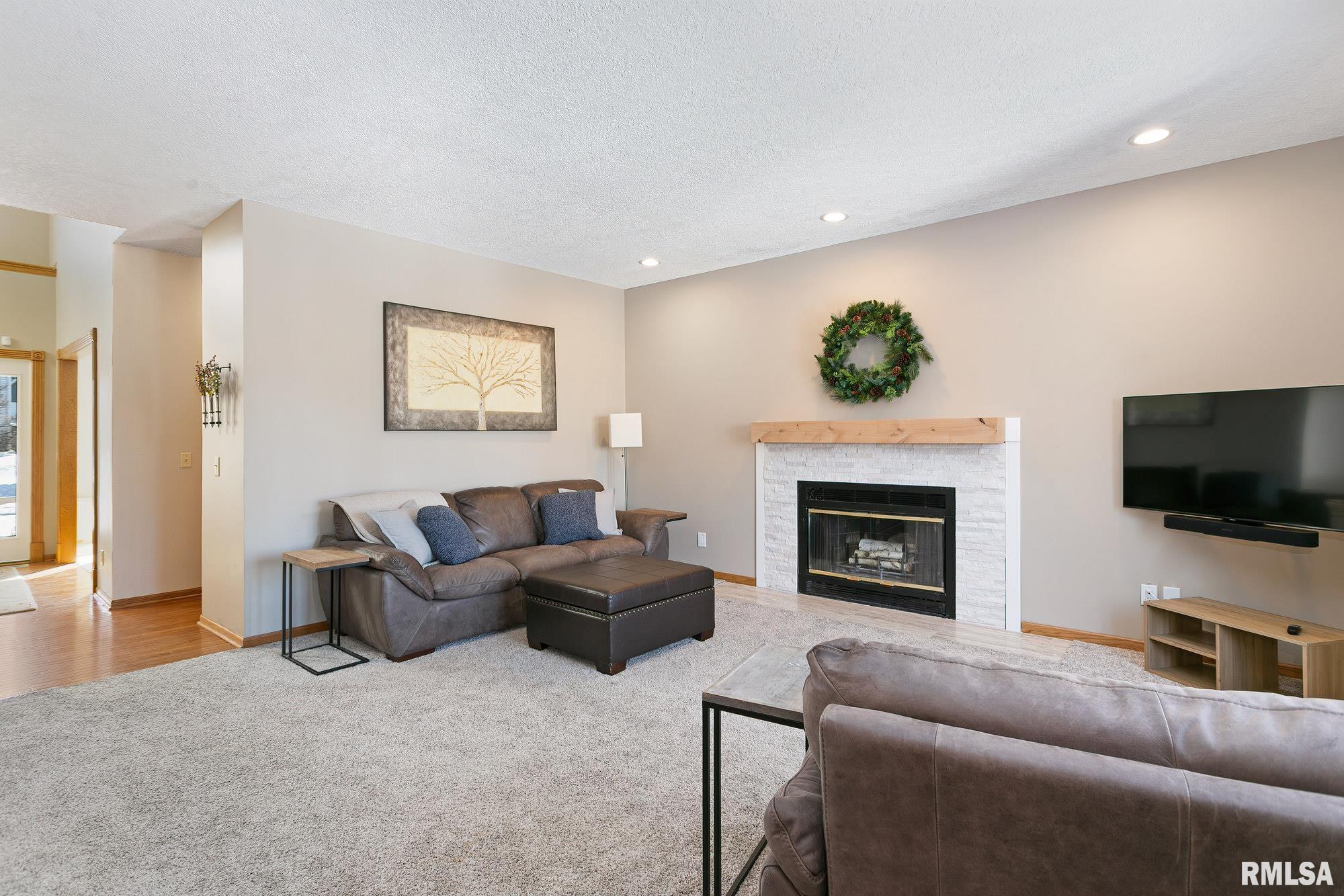 6022 Oakbrook Road Davenport, IA 52806 - Photo 12 of 42 Gallery Image 12