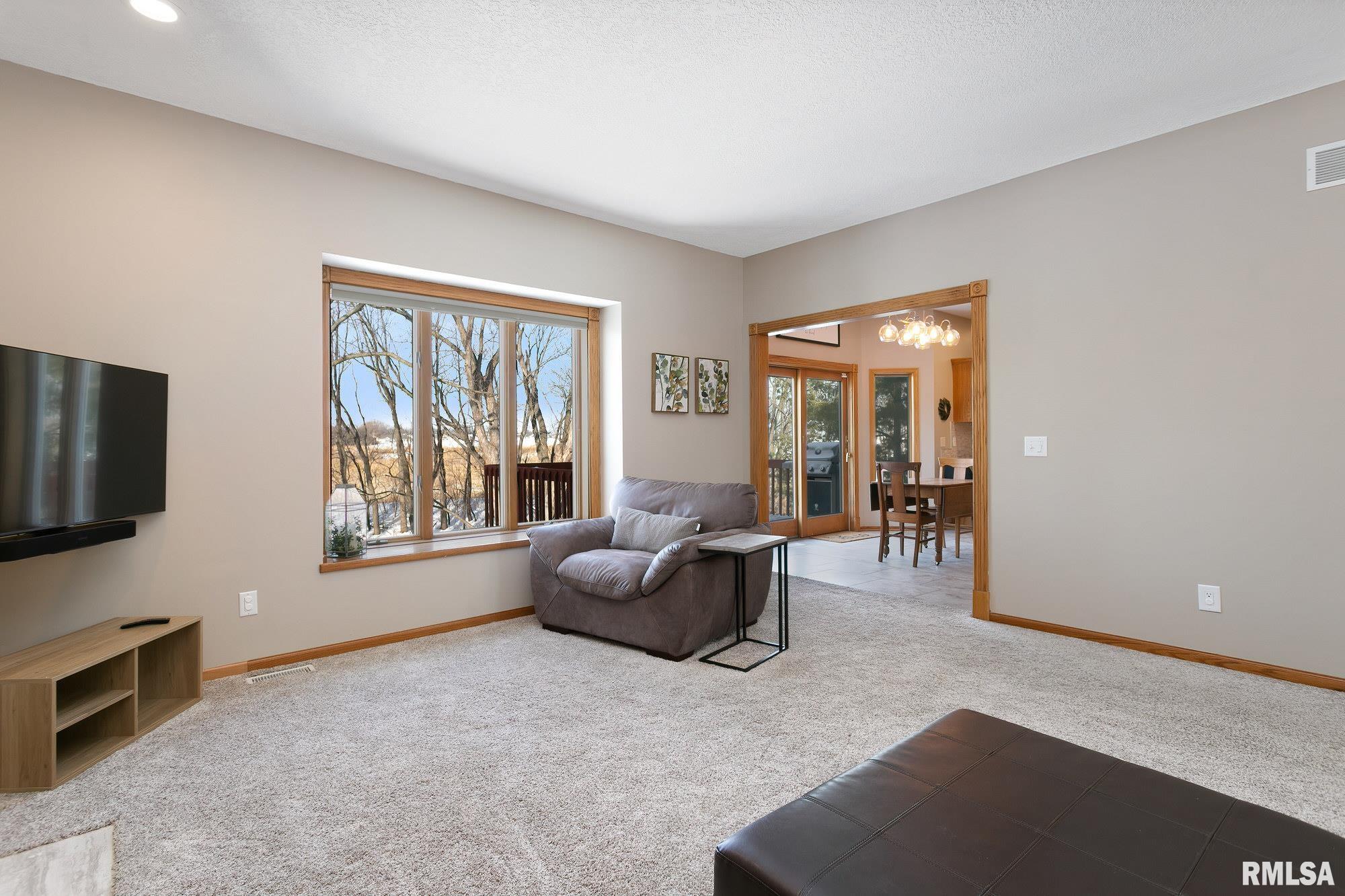 6022 Oakbrook Road Davenport, IA 52806 - Photo 13 of 42 Gallery Image 13