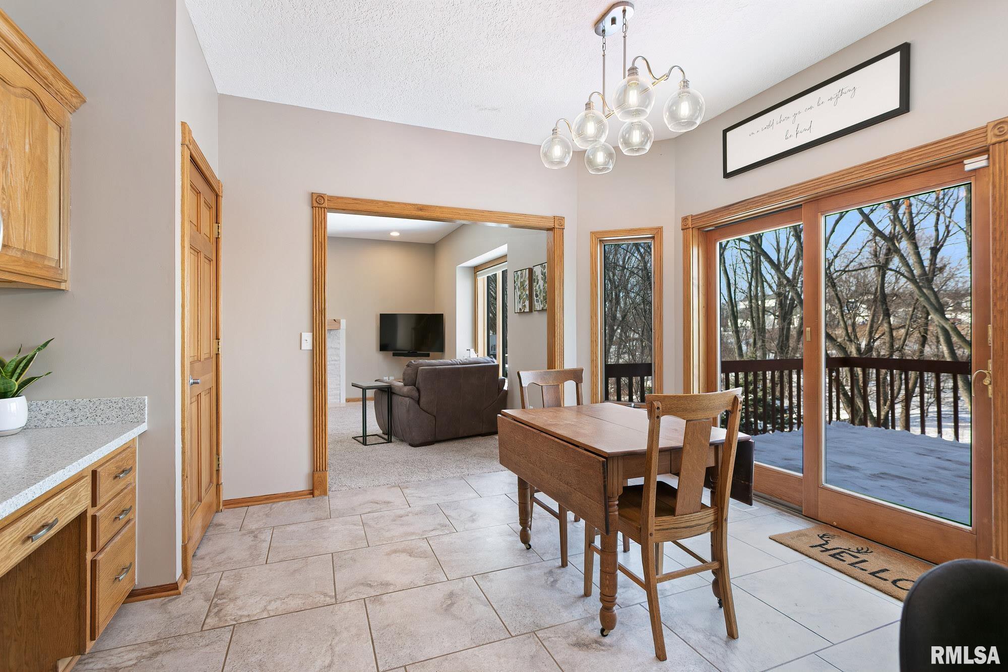 6022 Oakbrook Road Davenport, IA 52806 - Photo 16 of 42 Gallery Image 16