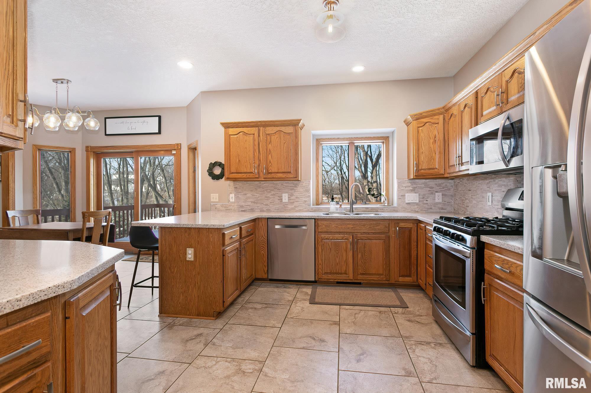 6022 Oakbrook Road Davenport, IA 52806 - Photo 18 of 42 Gallery Image 18