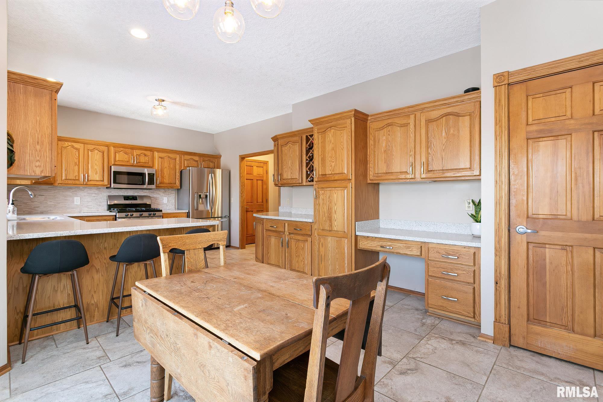 6022 Oakbrook Road Davenport, IA 52806 - Photo 20 of 42 Gallery Image 20