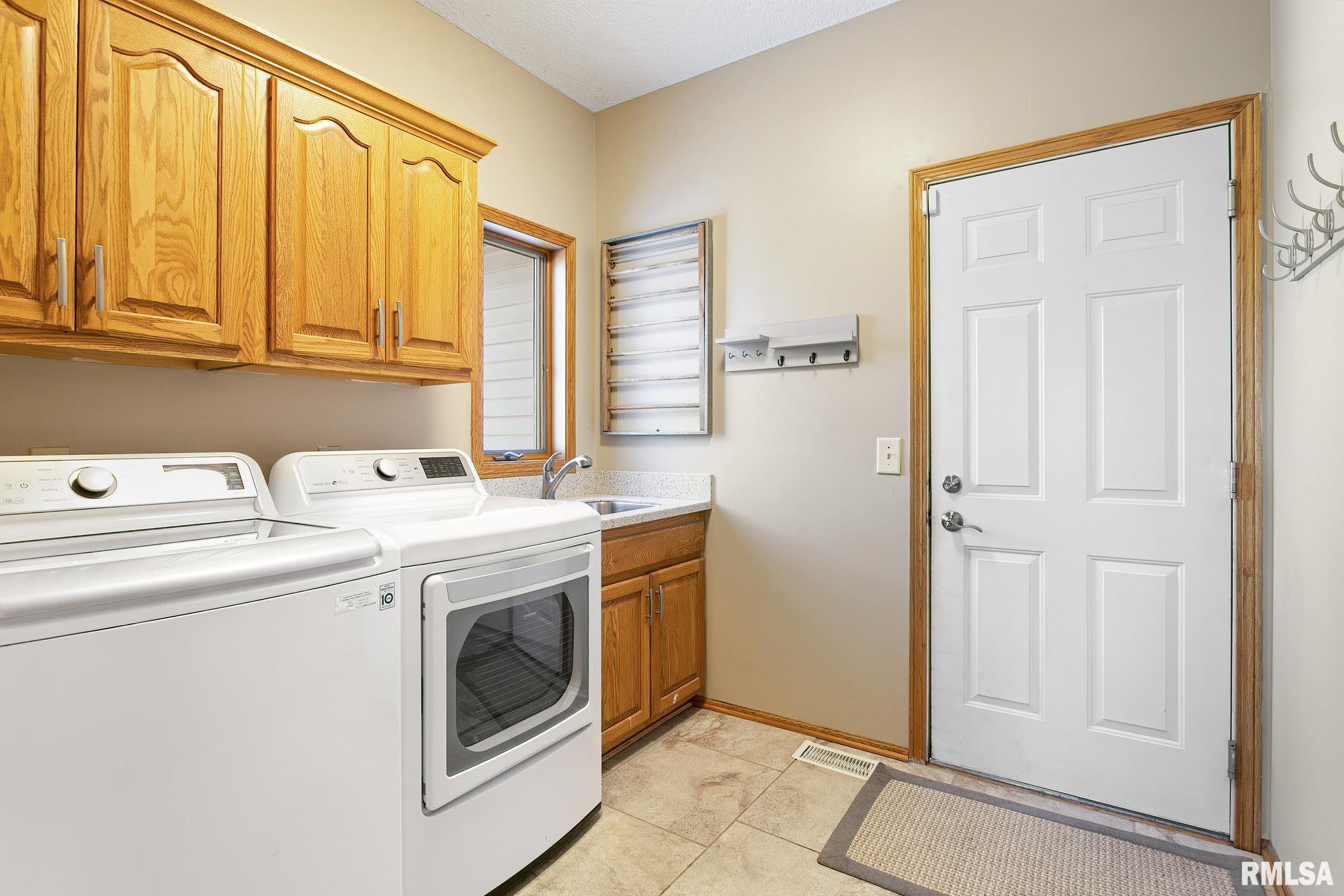 6022 Oakbrook Road Davenport, IA 52806 - Photo 21 of 42 Gallery Image 21