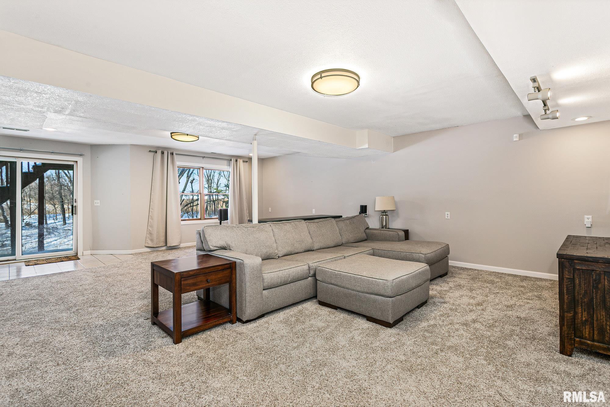 6022 Oakbrook Road Davenport, IA 52806 - Photo 35 of 42 Gallery Image 35