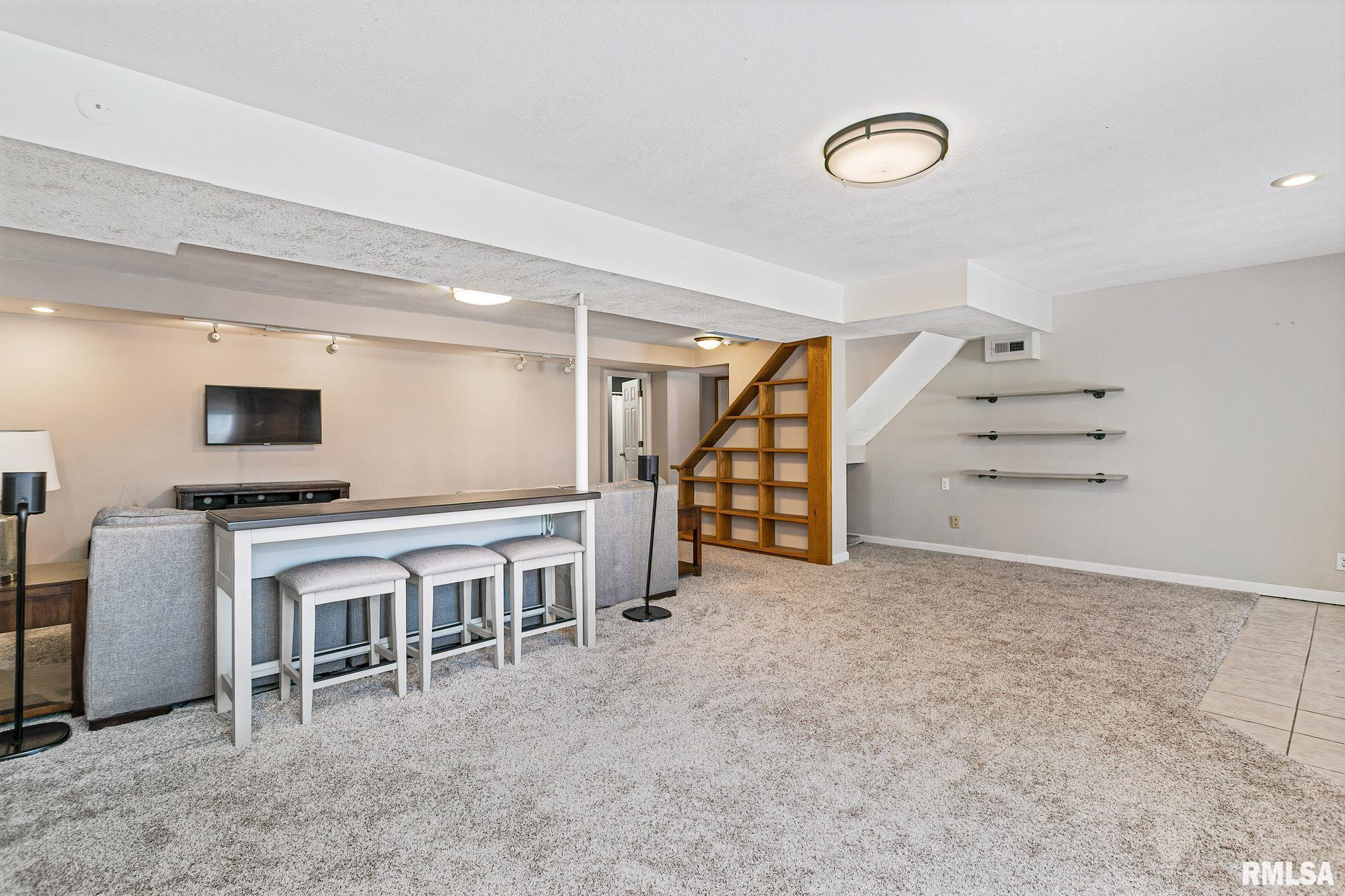 6022 Oakbrook Road Davenport, IA 52806 - Photo 37 of 42 Gallery Image 37