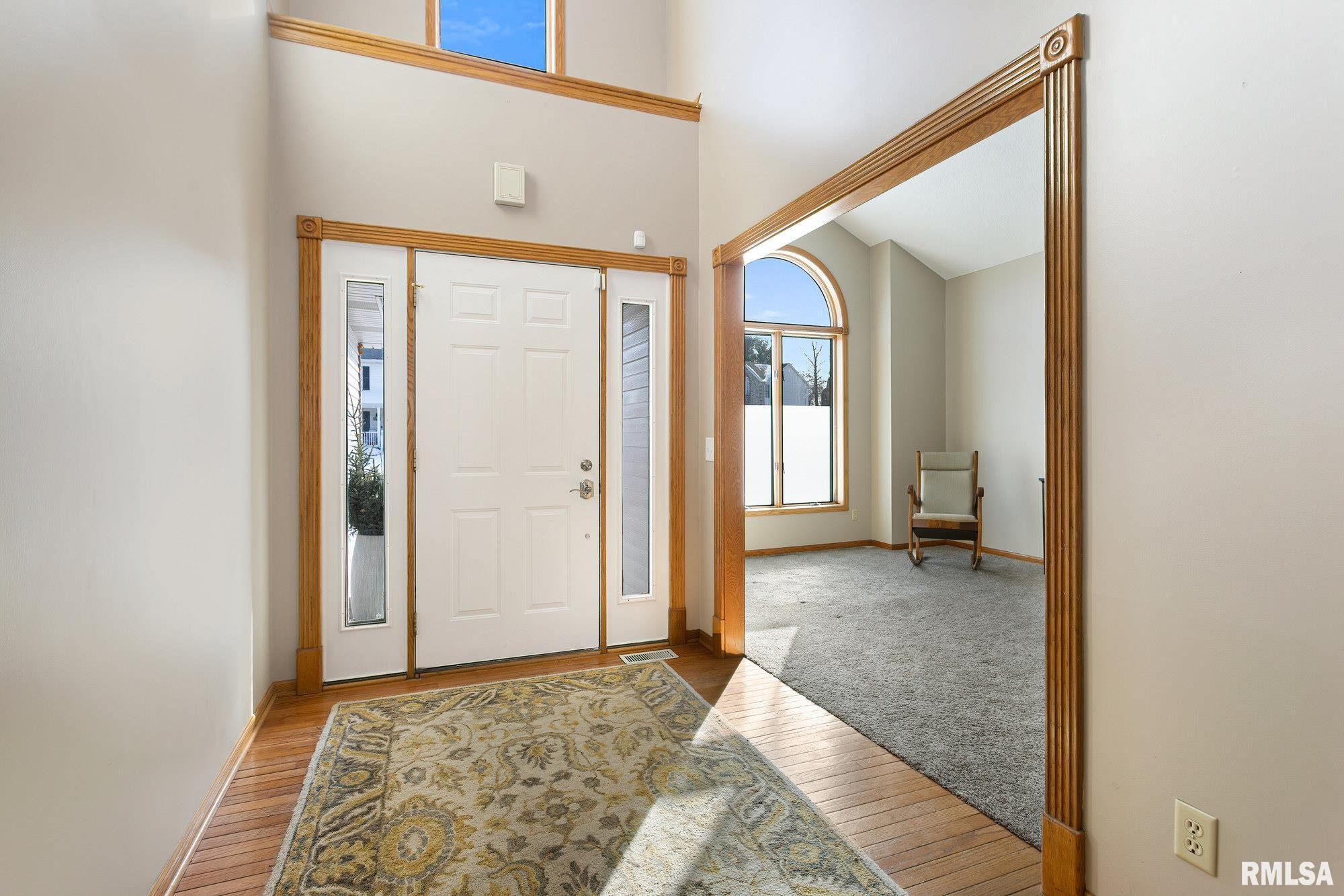 6022 Oakbrook Road Davenport, IA 52806 - Photo 4 of 42 Gallery Image 4