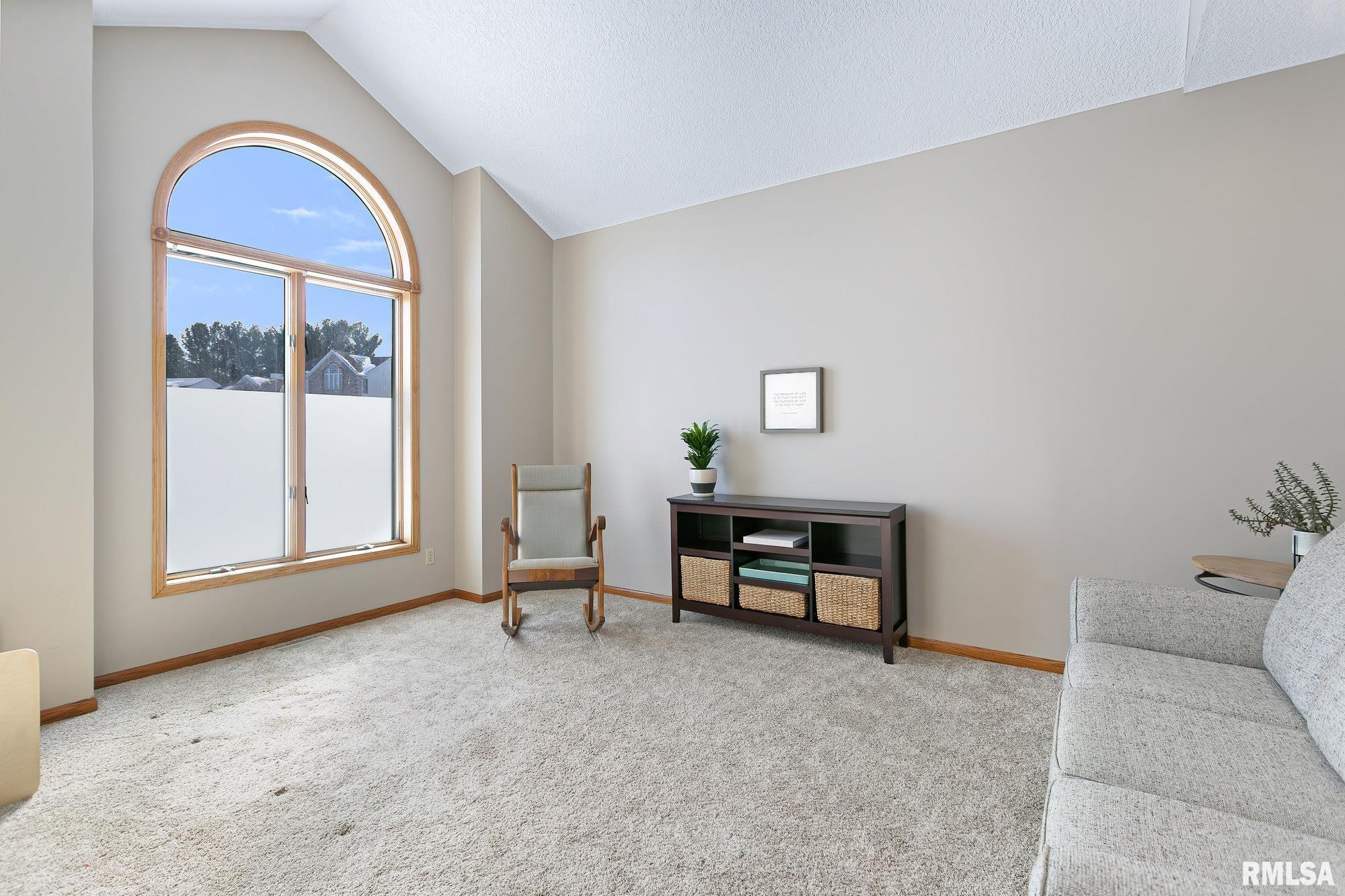 6022 Oakbrook Road Davenport, IA 52806 - Photo 6 of 42 Gallery Image 6