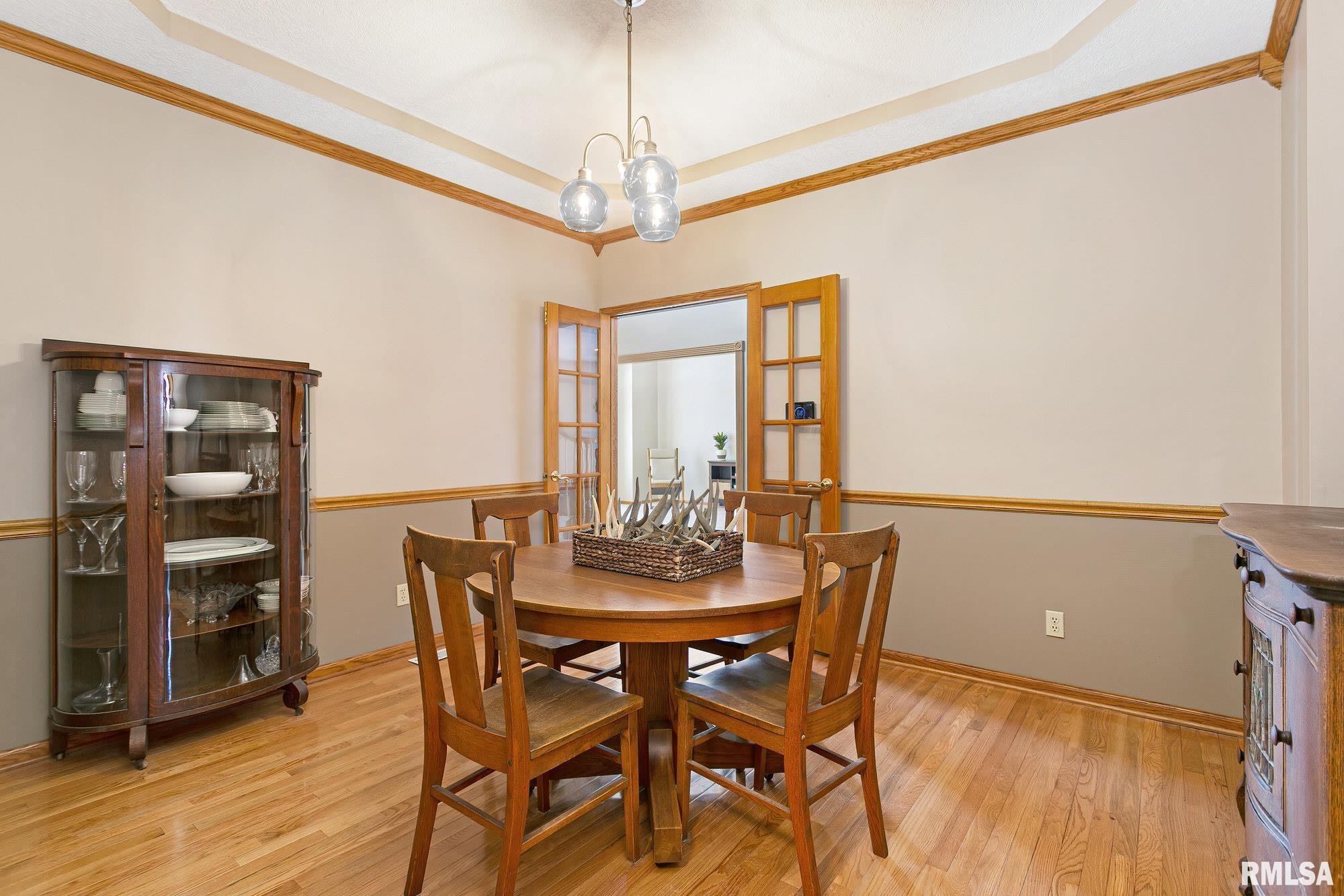 6022 Oakbrook Road Davenport, IA 52806 - Photo 8 of 42 Gallery Image 8