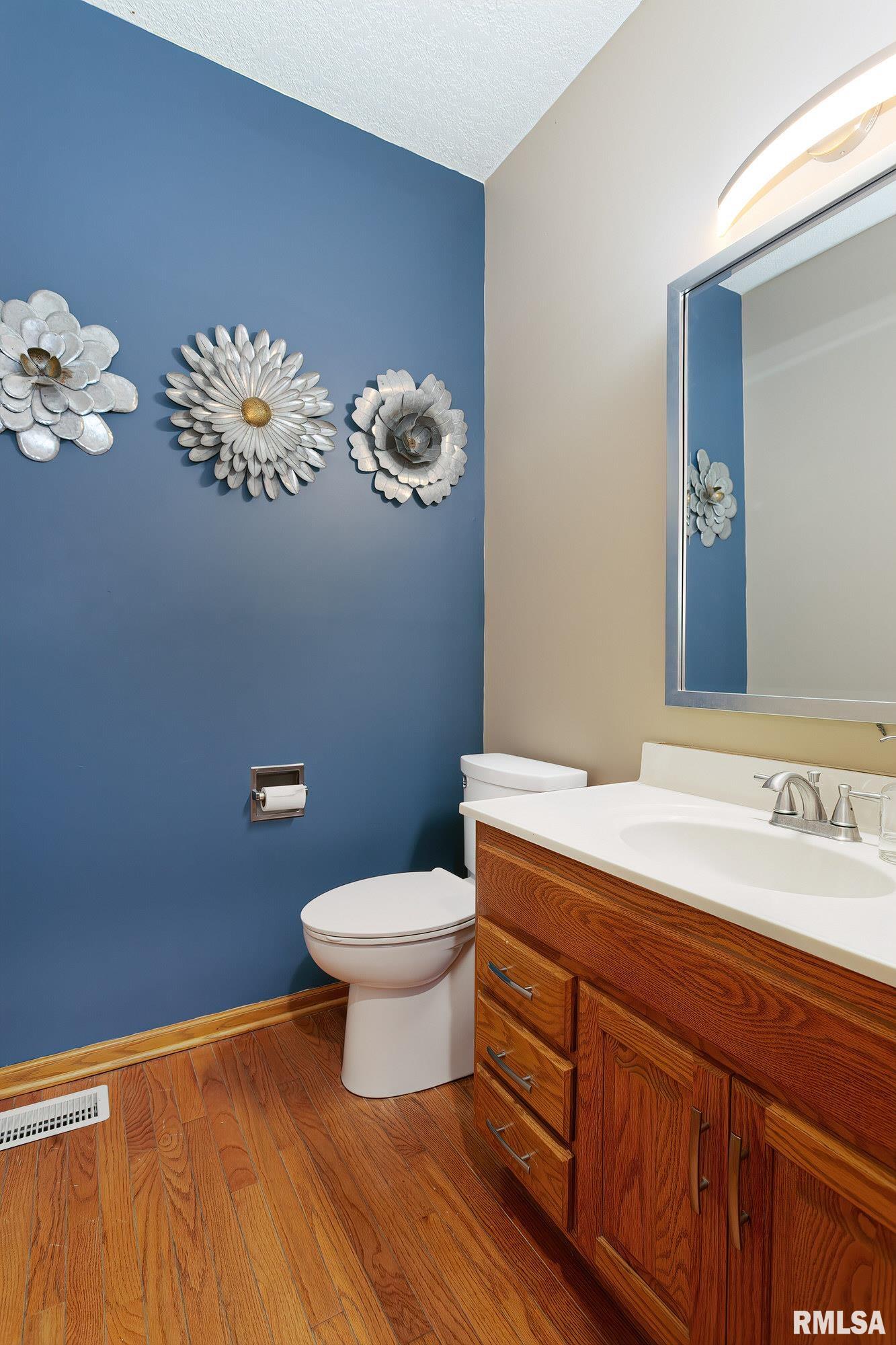 6022 Oakbrook Road Davenport, IA 52806 - Photo 10 of 42 Gallery Image 10