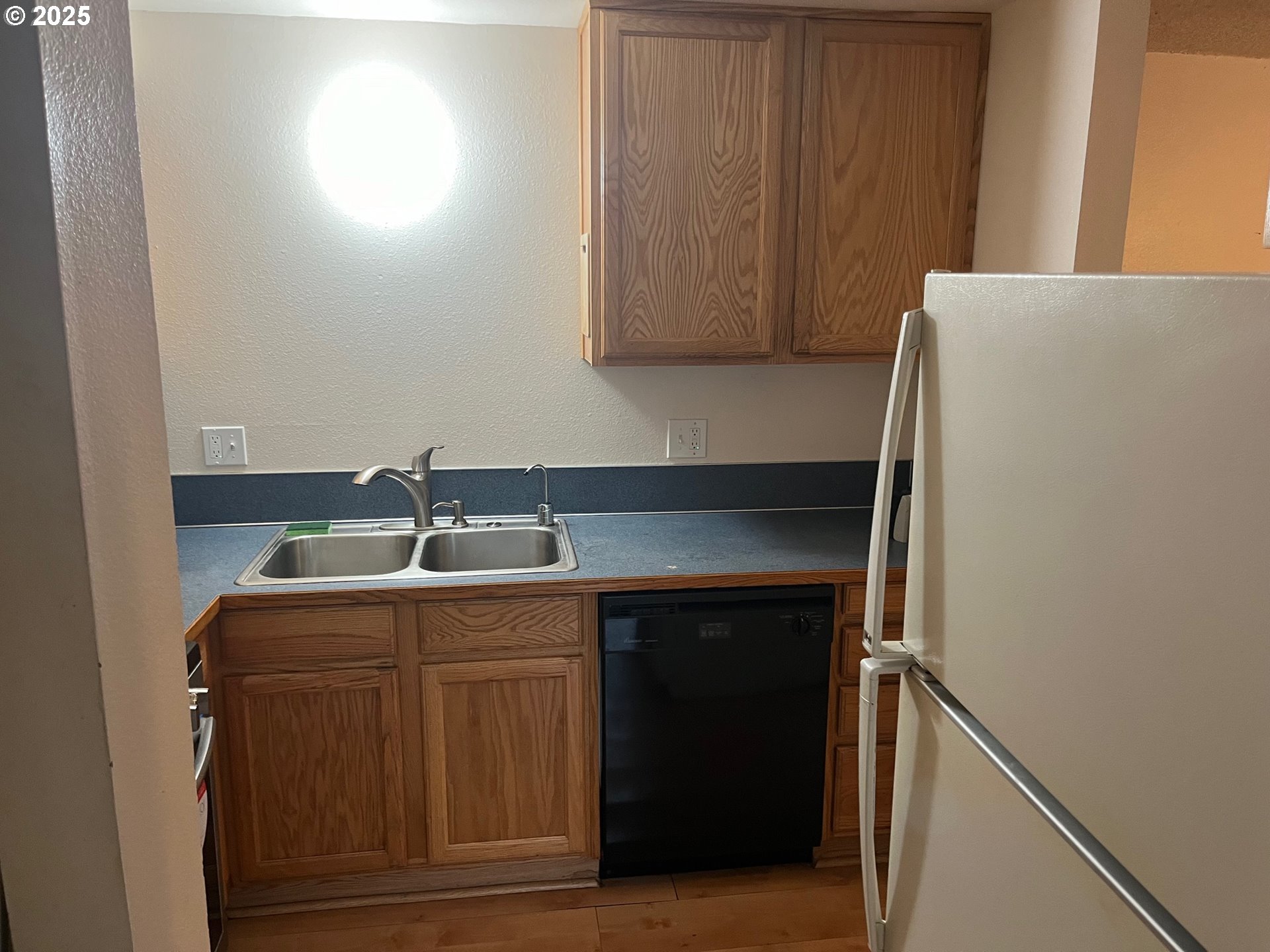 2239 Hawkins Lane Eugene, OR 97405 - Photo 7 of 12