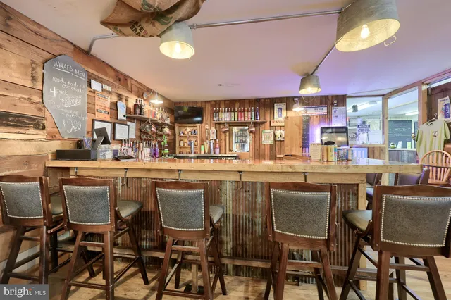 a view of an outdoor kitchen