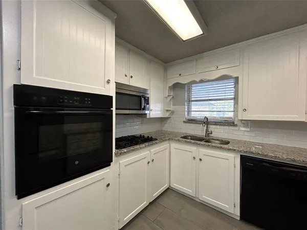 $1,895 | 4209 Haltom Road, Haltom City, TX 76117