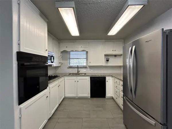 $1,895 | 4209 Haltom Road, Haltom City, TX 76117