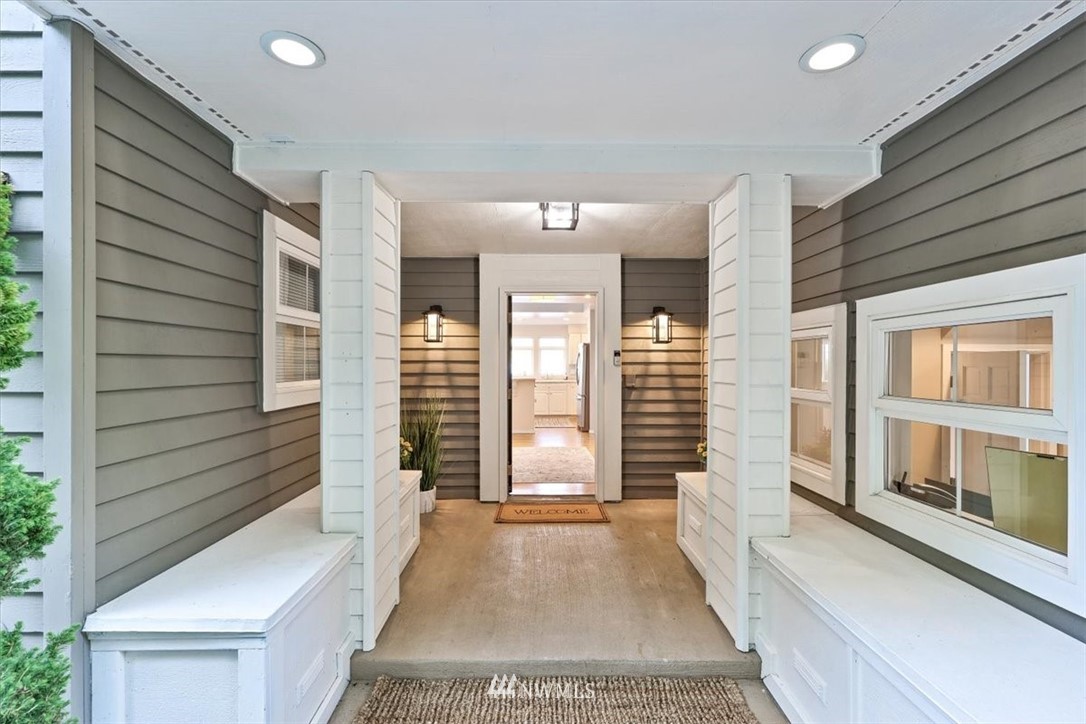 10734 Riviera Place Northeast Seattle, WA 98125 - Photo 2 of 20 Gallery Image 2
