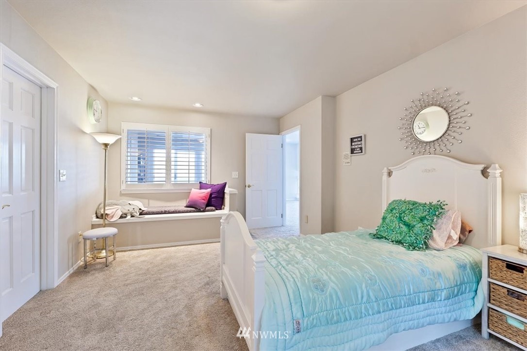 10734 Riviera Place Northeast Seattle, WA 98125 - Photo 13 of 20 Gallery Image 13