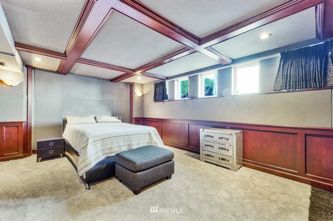 10734 Riviera Place Northeast Seattle, WA 98125 - Photo 17 of 20 Gallery Image 17