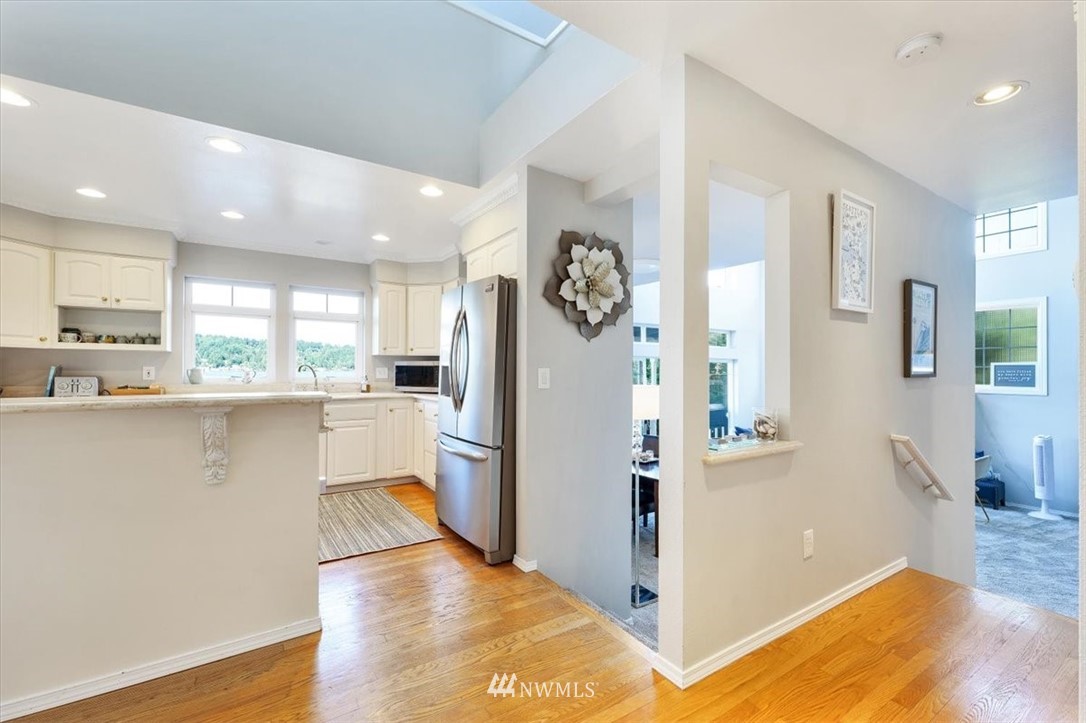 10734 Riviera Place Northeast Seattle, WA 98125 - Photo 3 of 20 Gallery Image 3