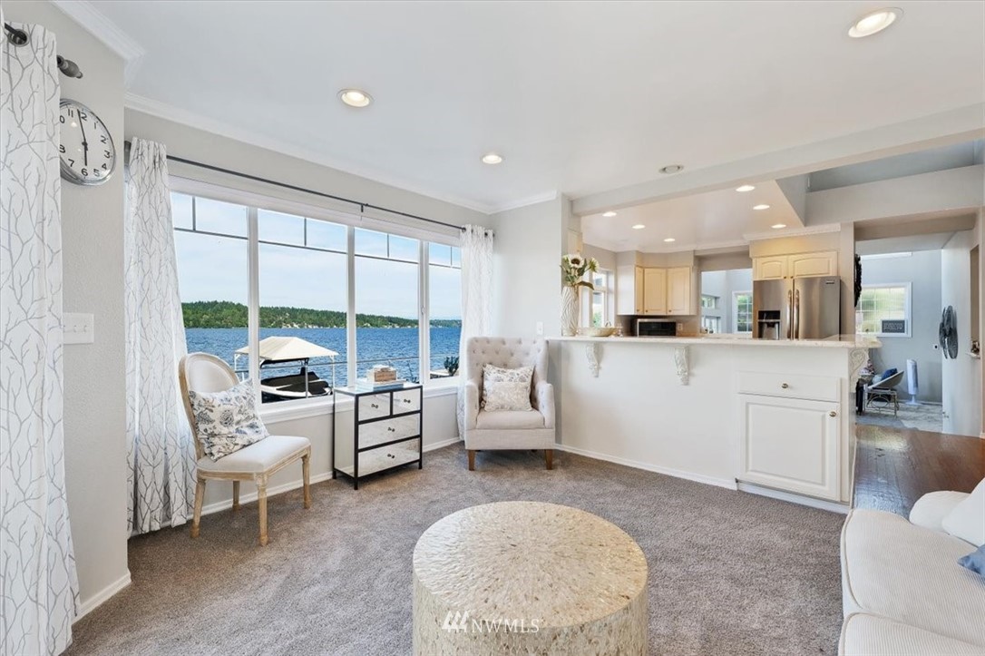 10734 Riviera Place Northeast Seattle, WA 98125 - Photo 5 of 20 Gallery Image 5