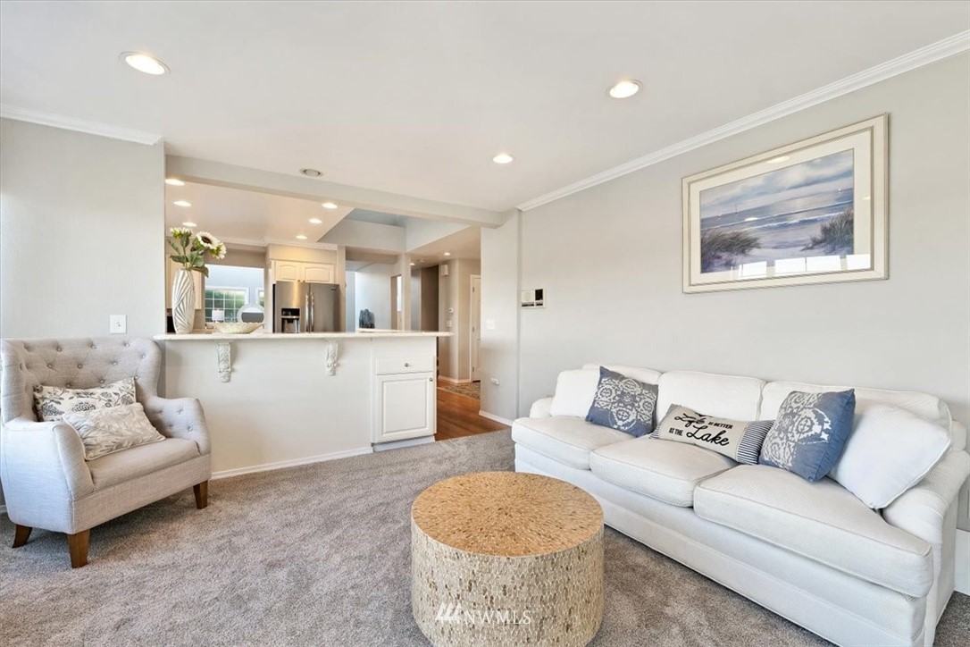 10734 Riviera Place Northeast Seattle, WA 98125 - Photo 6 of 20 Gallery Image 6