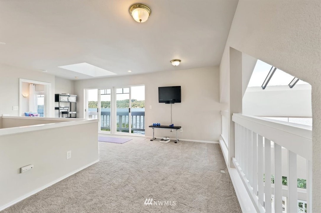 10734 Riviera Place Northeast Seattle, WA 98125 - Photo 10 of 20 Gallery Image 10