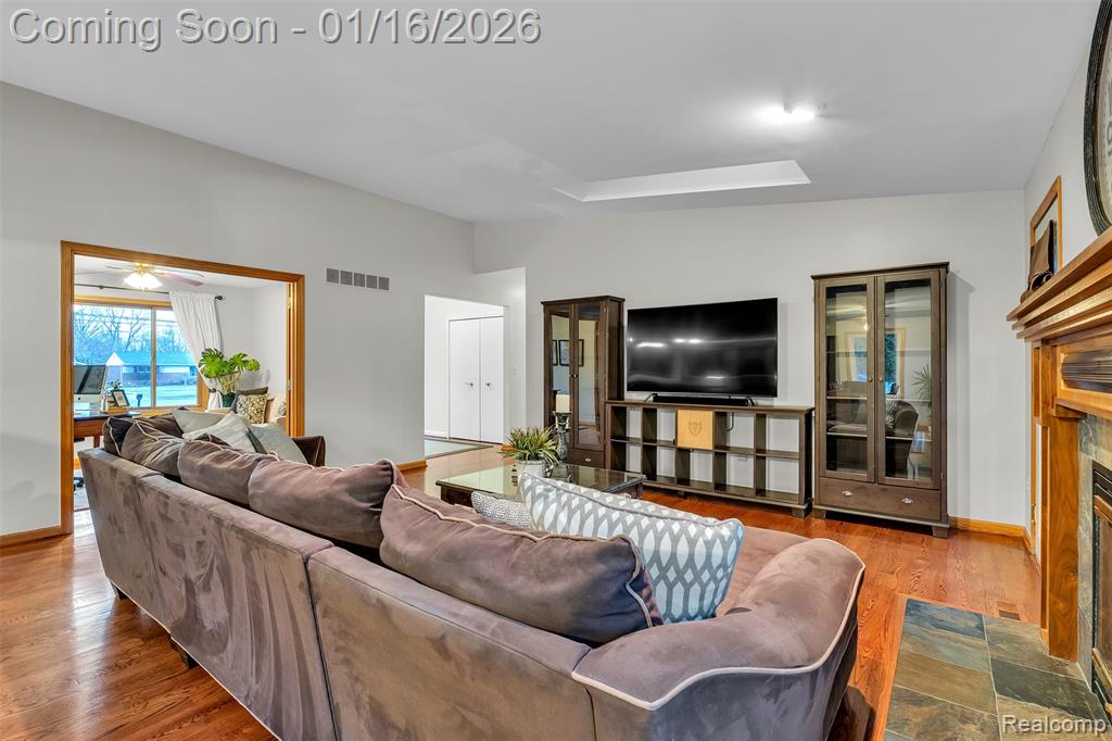 9035 Farmington Road Livonia, MI 48150 - Photo 10 of 90 Gallery Image 10