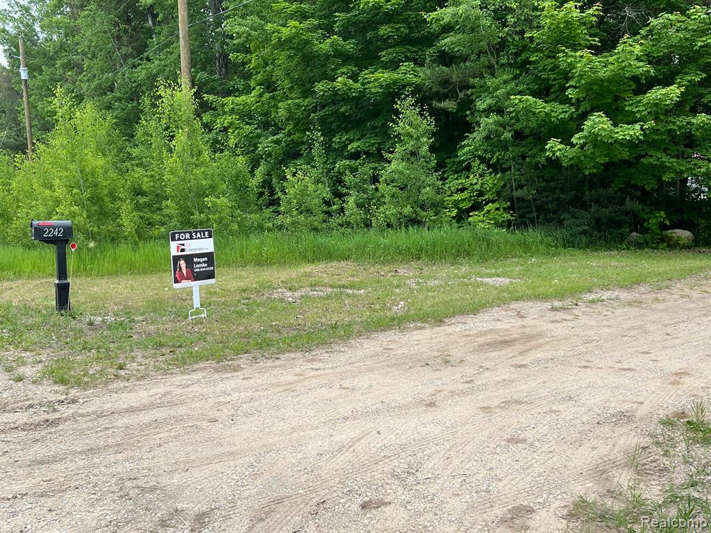 2242 East 30 Road Cadillac, MI 49601 - Photo 2 of 19