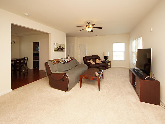 328 Beautyberry Road Summerville, SC 29486 - Photo 4 of 32 04