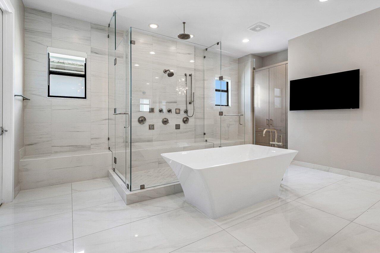 9723 Chianti Classico Terrace Boca Raton, FL 33496 - Photo 47 of 78 Primary Bath