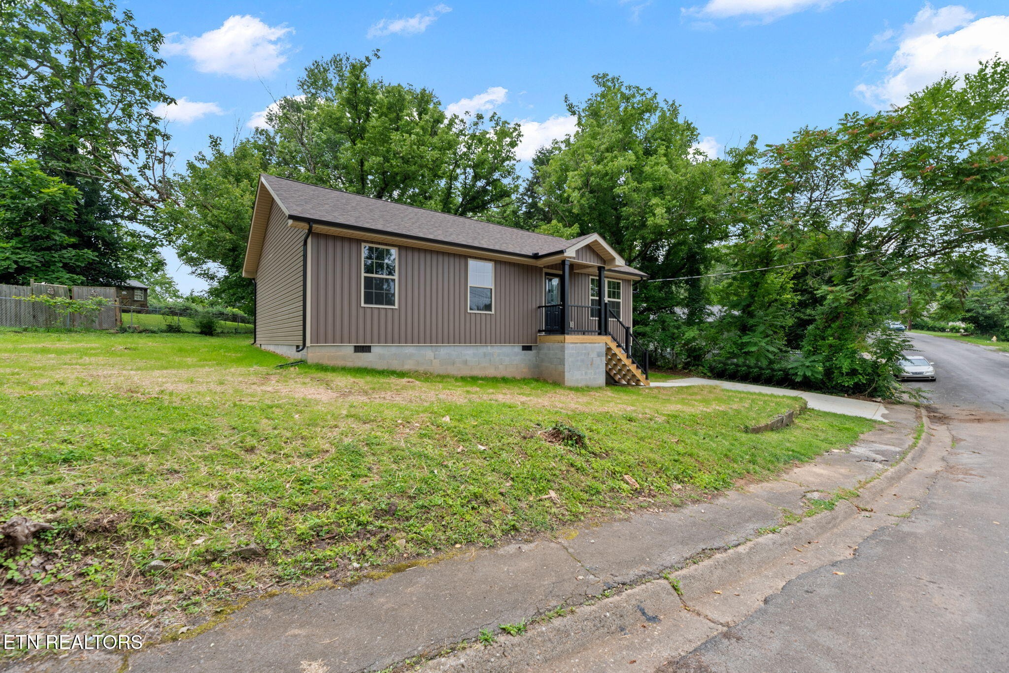 109 Ivy Lane Oak Ridge, TN 37830 - Photo 3 of 27 Gallery Image 3
