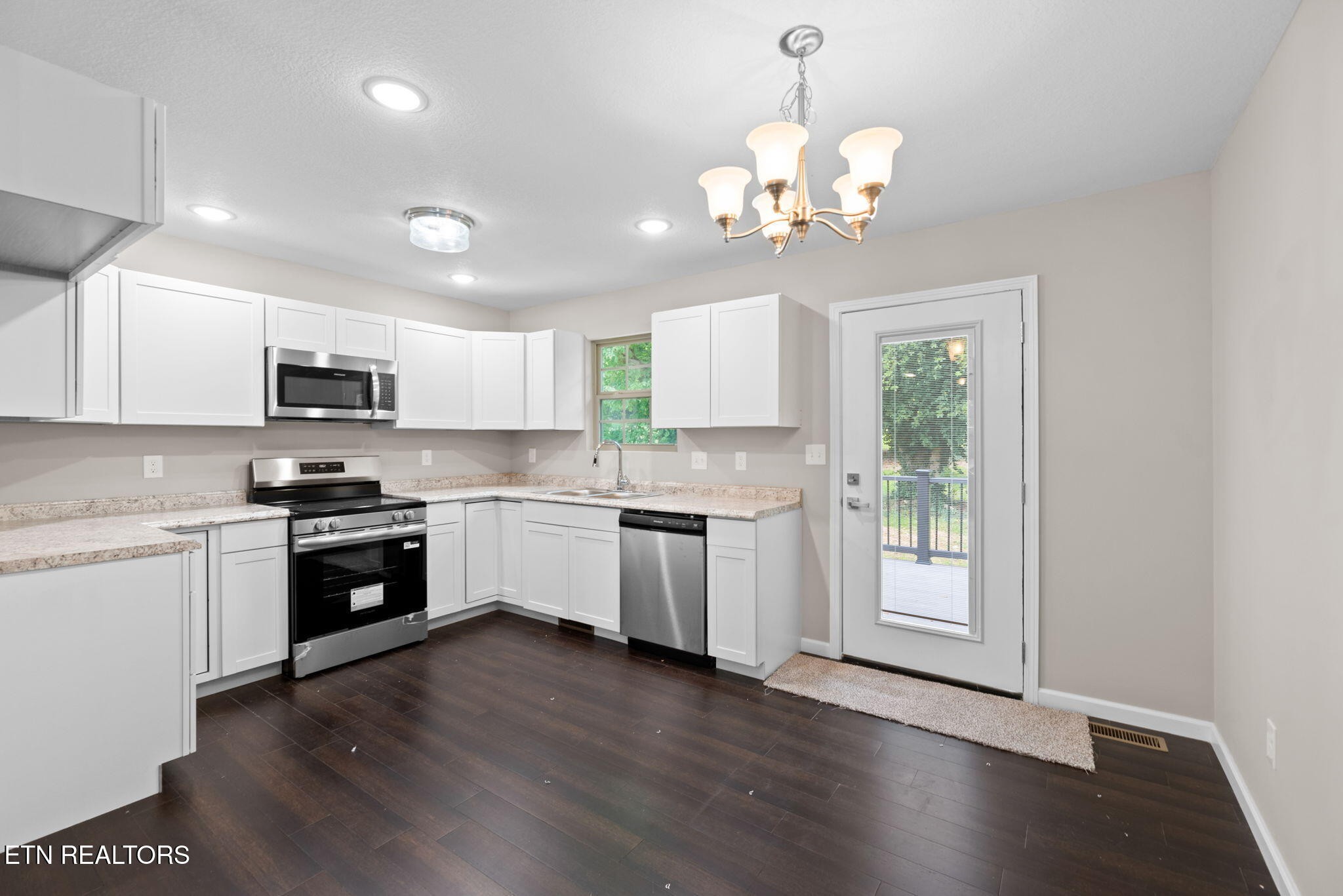 109 Ivy Lane Oak Ridge, TN 37830 - Photo 8 of 27 Gallery Image 8