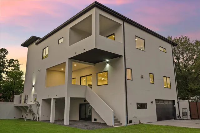 a view of yard with grass and trees